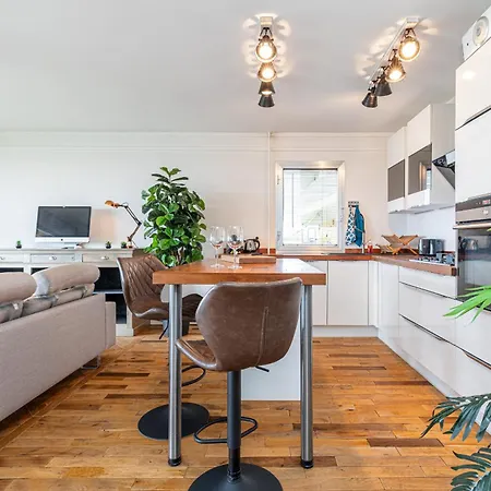 Loft Style 1 Bdr - Panoramic View Swimming Pool & Garage Apartment *
