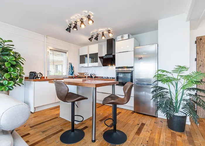 Loft Style 1 Bdr - Panoramic View Swimming Pool & Garage *