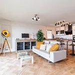 Loft Style 1 Bdr - Panoramic View Swimming Pool & Garage *